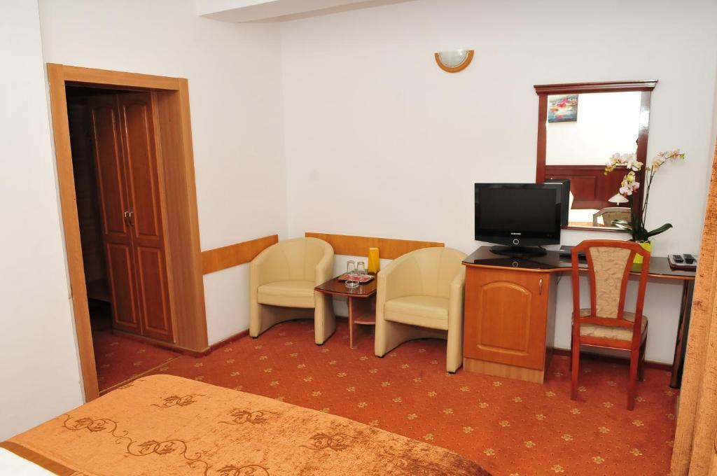 Hotel Emma Est Craiova Exterior foto