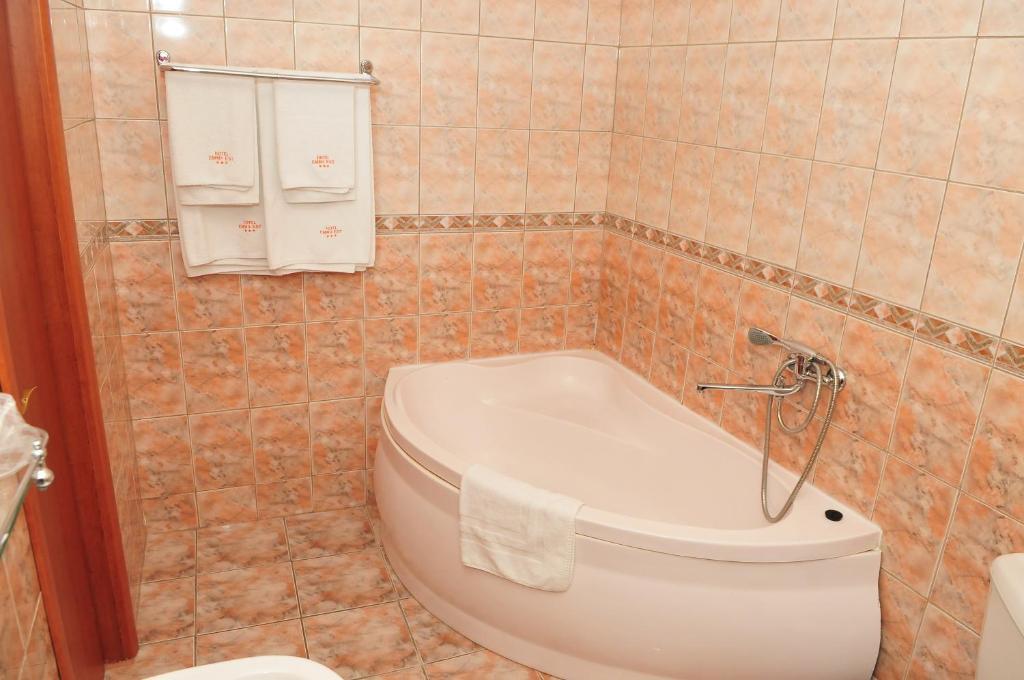 Hotel Emma Est Craiova Habitación foto