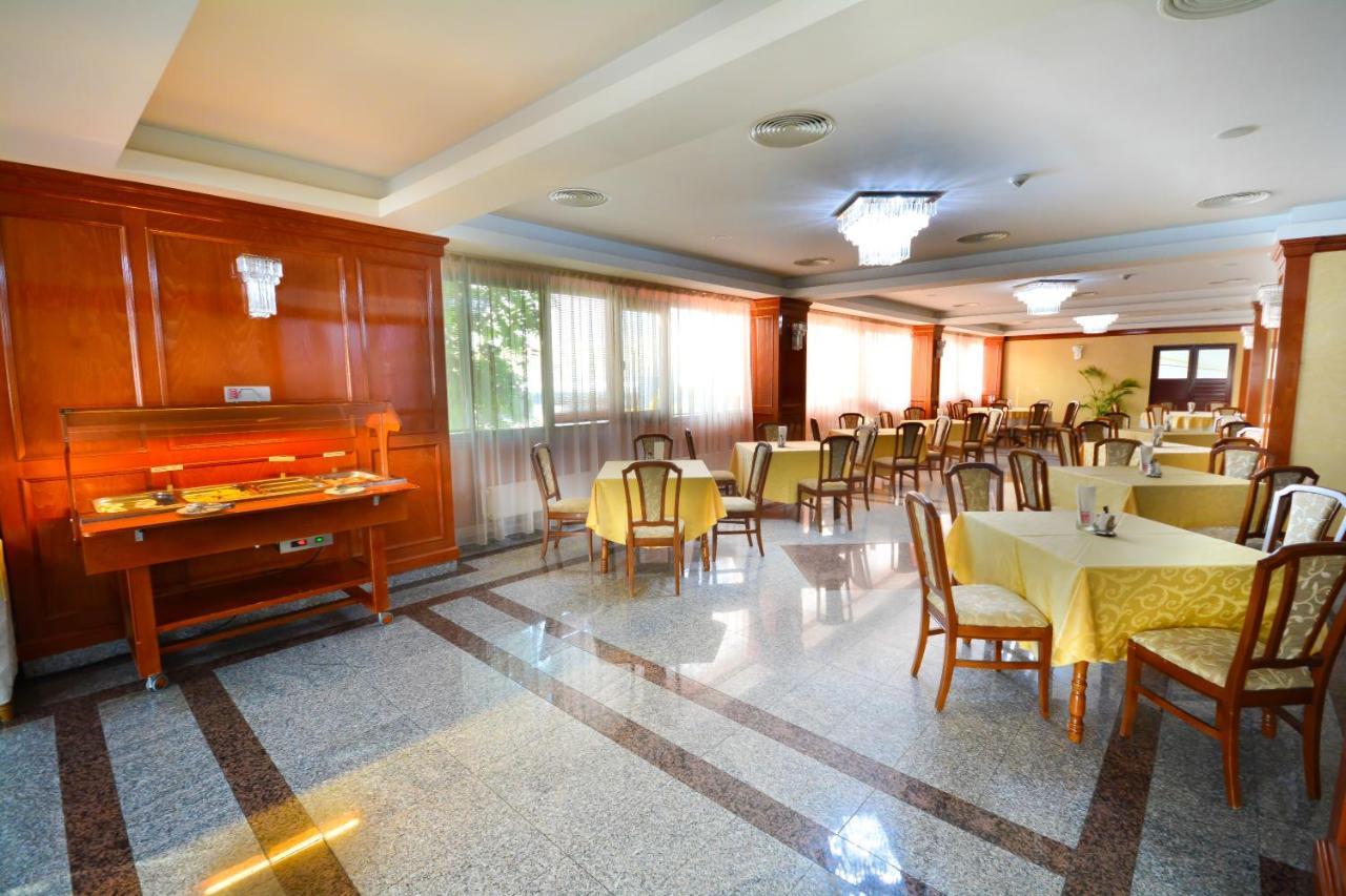 Hotel Emma Est Craiova Exterior foto